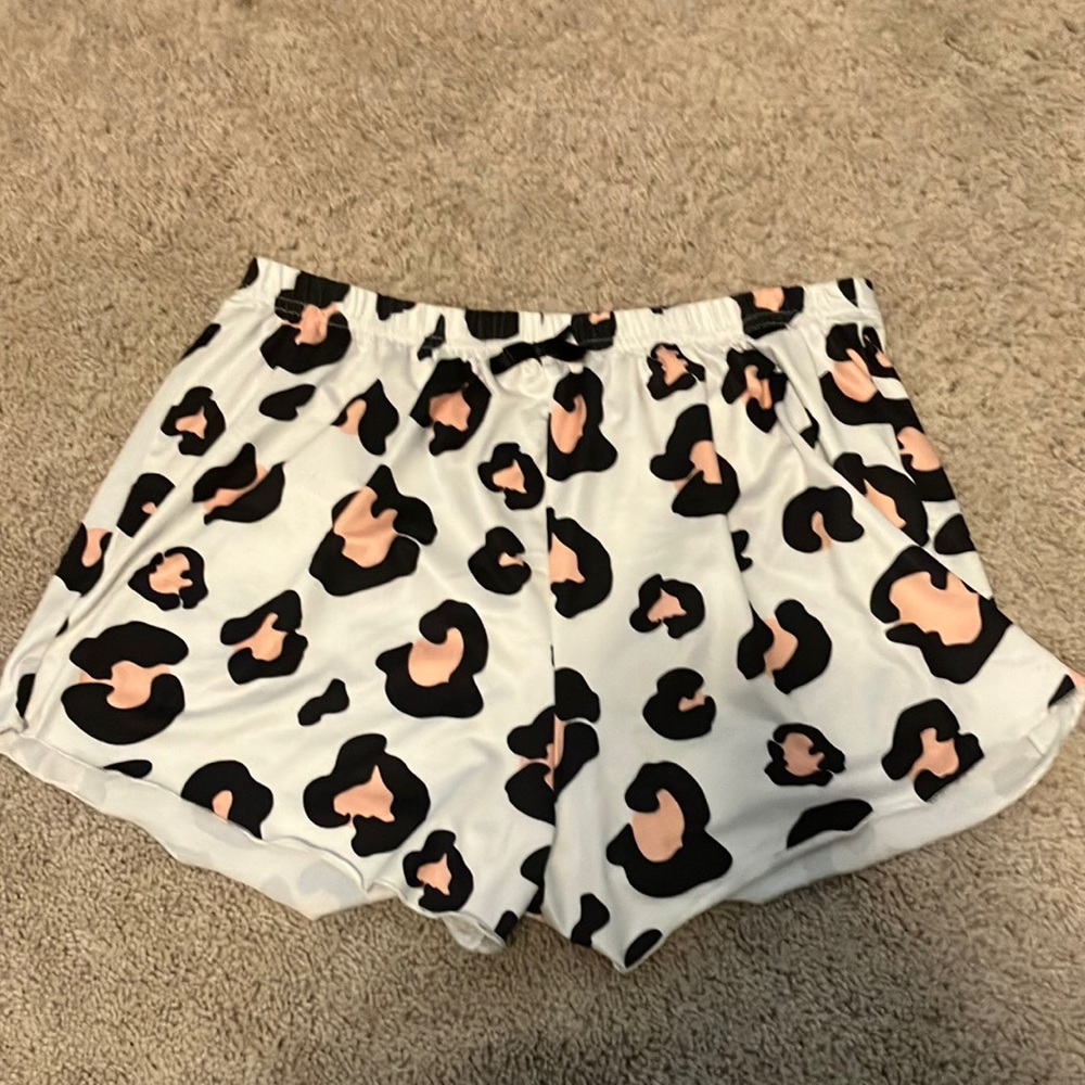 Selling, cheetah, print Black White cream color shorts